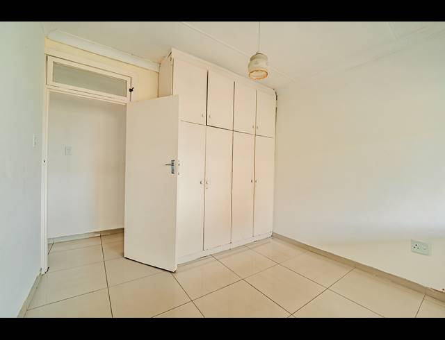 2 BEDROOM APARTMENT FOR SALE IN ESSENWOOD